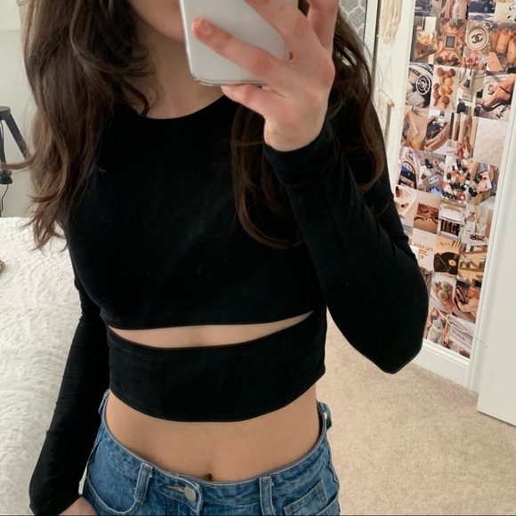 ADIKA - black crop top with cutout - Picture 3 of 6